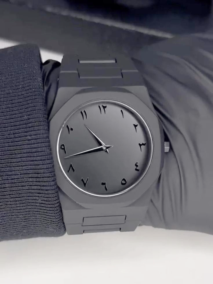 "Elegant Luxury Watch with Leather Strap – Men’s Collection"